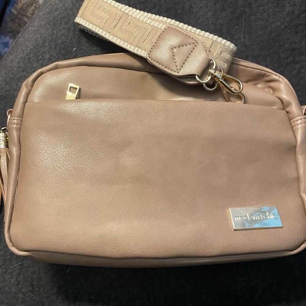 Modern and Chic Alice Crossbody